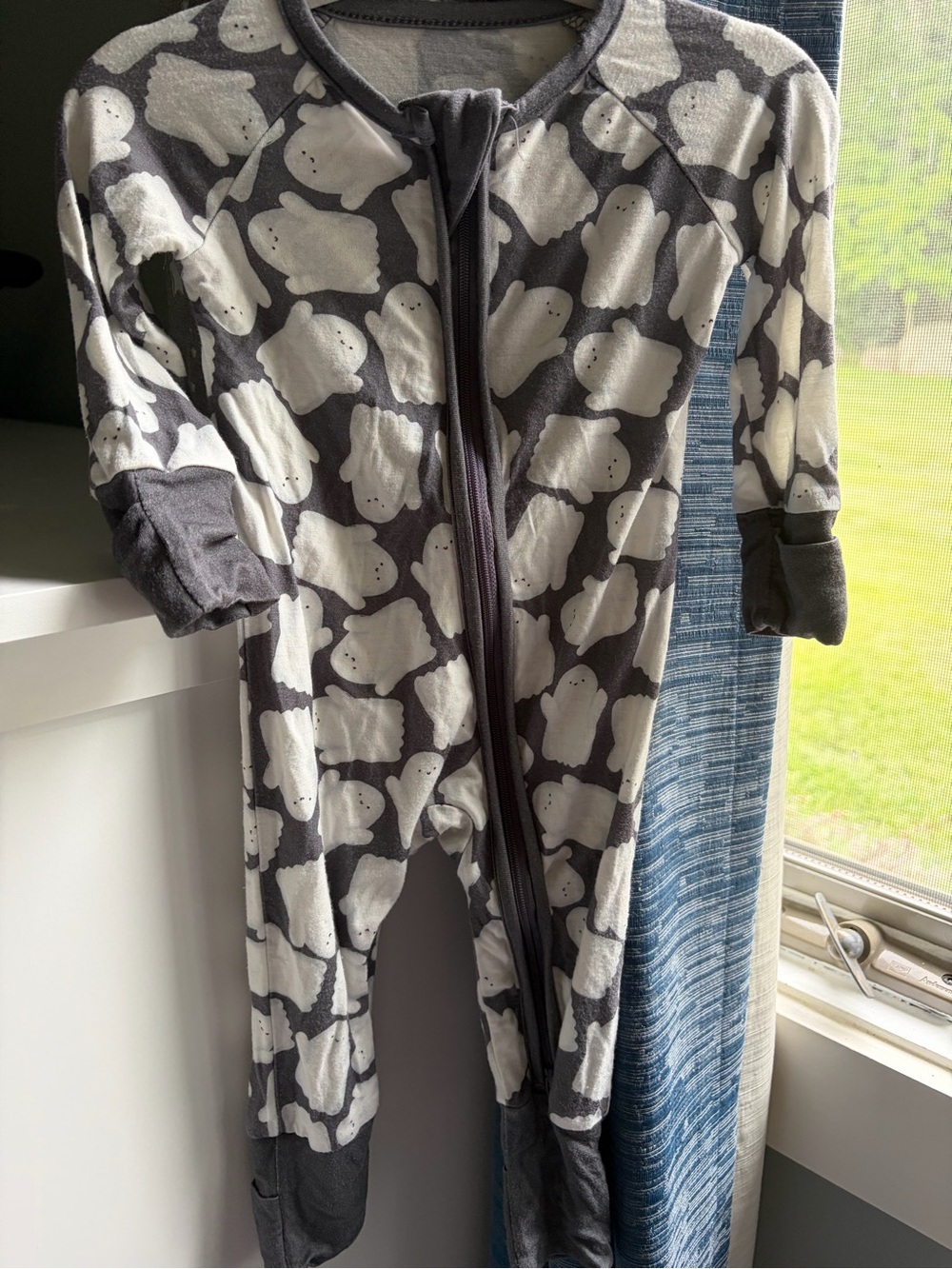 Ghost-Print Long Sleeve Footed Baby Pajamas - Gray & White